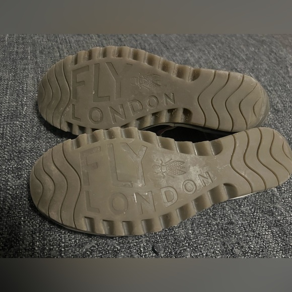 Fly London Low Wedge - size EU39 - Picture 3 of 4